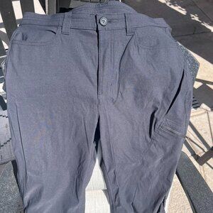 NWOT SZ14 Eddie Bauer Crop Lightweight Pant. Ruched at ankles. No back pockets.